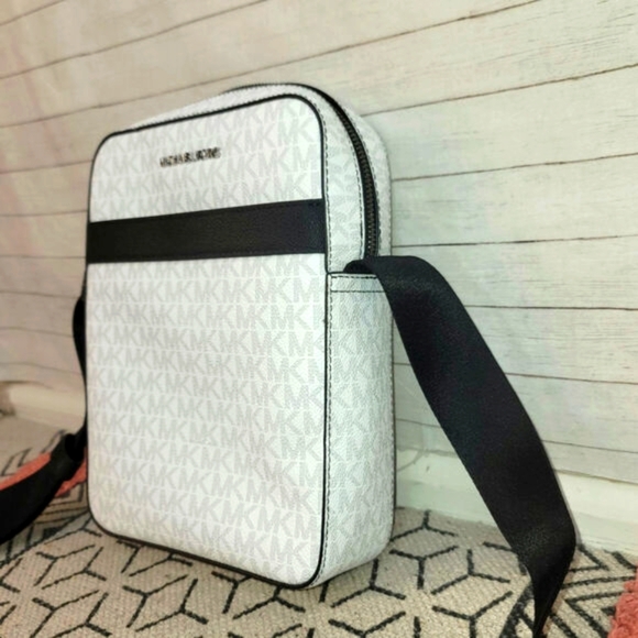 Michael Kors White and Black Crossbody Bag - Picture 4 of 16